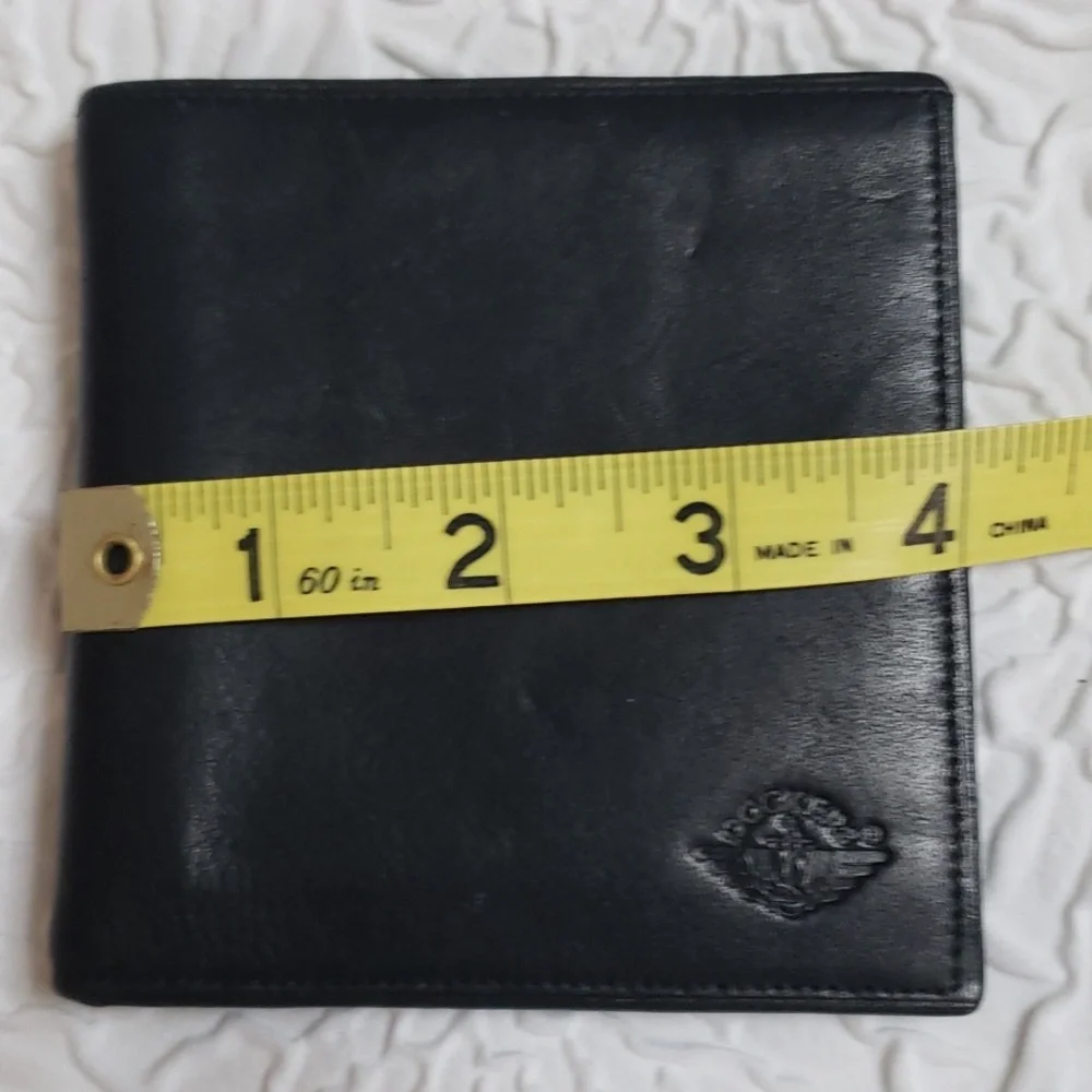 Docker Mens Fullgrain Leather black bifold square wallet. Size 4